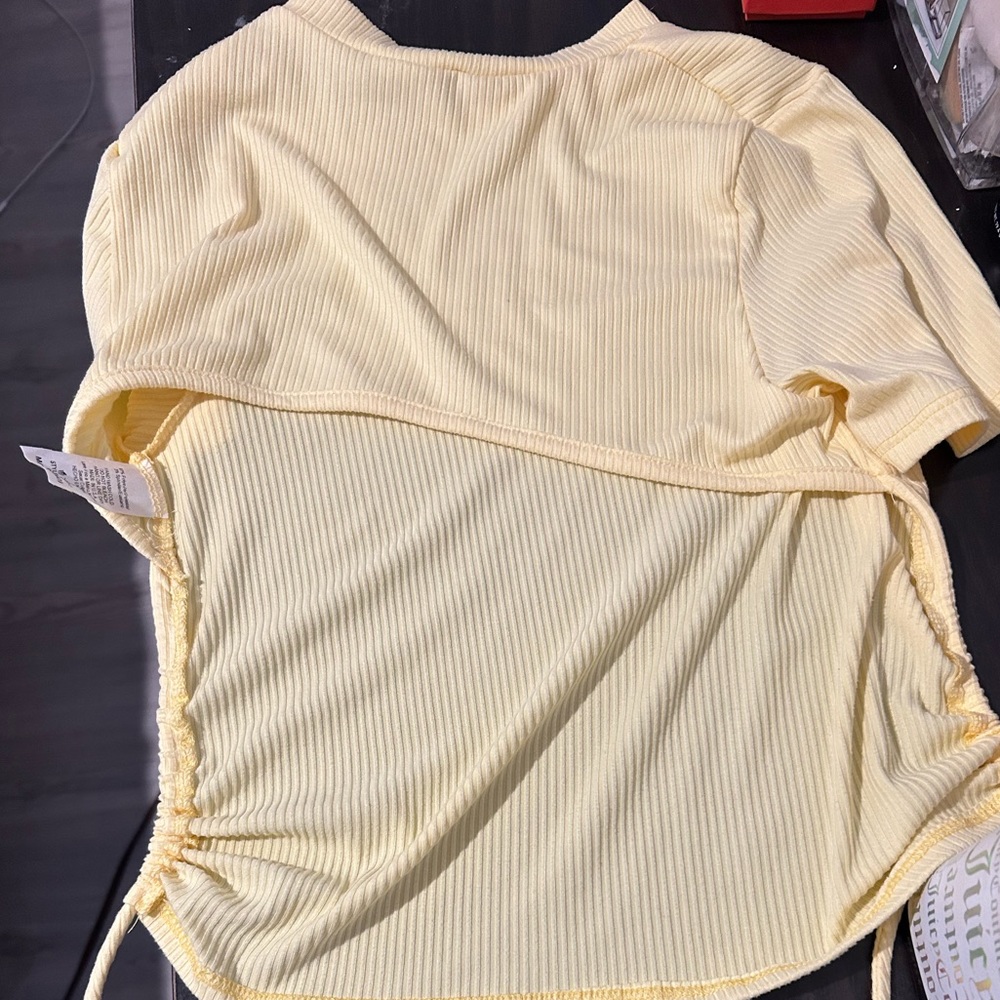 Brand : Madrag size: medium color: bright yellow